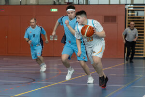 Basketballspiel Dribbling