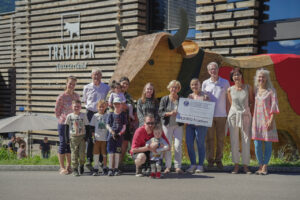 Debra Schweiz übergabe 10'000FR. Gruppenbild